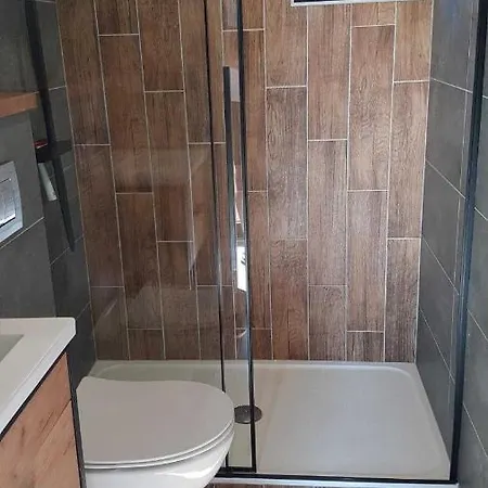 בית נופש Domki Przy Sosnowej אוסטרובו